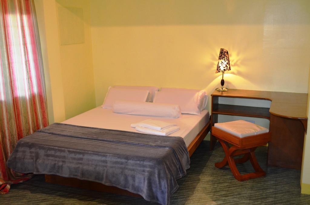 Blue Bamboo Hotel Balabag  Pokój zdjęcie