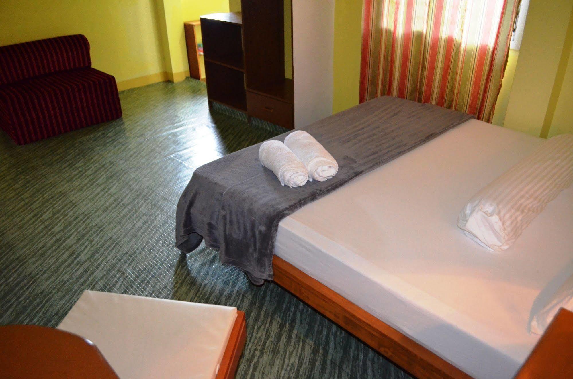 Blue Bamboo Hotel Balabag  Zewnętrze zdjęcie